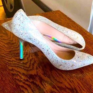 Iridescent Vince Camuto size 9 1/2 stilettos